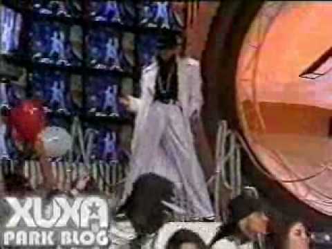 Início do Xuxa Hits com a fantasia de Gangster