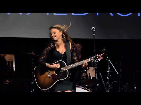 Karen Waldrup Live Video