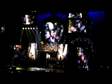 Pink - Just Give Me A Reason (Live in St. Paul, MN)