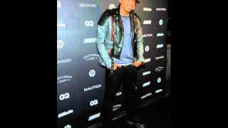 Chris Brown - Between The Lines Feat. Kevin McCall