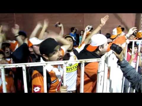 HINCHADA FRENTE A BARNECHEA