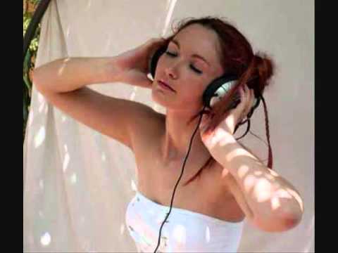 Andrew Bennett vs Tatana feat Tiff Lacey-Closer Than A Heartbeat (Gareth Emery remix).flv