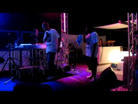 Brigante & Cario "Ancora sù + Scomodi"  live@Chichirybeach 17 agosto 2011