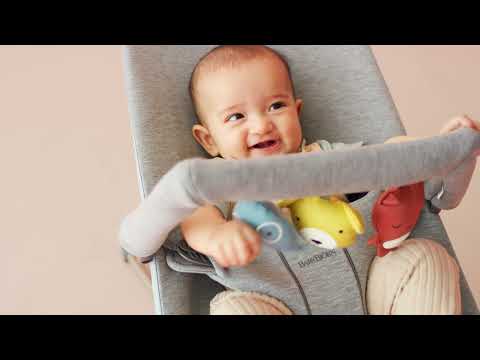 BABYBJORN žaislas medinis gultukui Googly eyes 080500 video