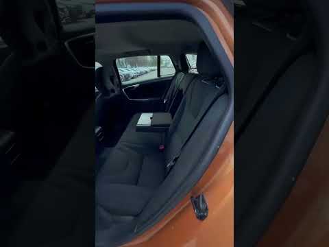 фото volvo v60 i 0