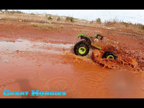 Losi Gravedigger LMT in the mud!