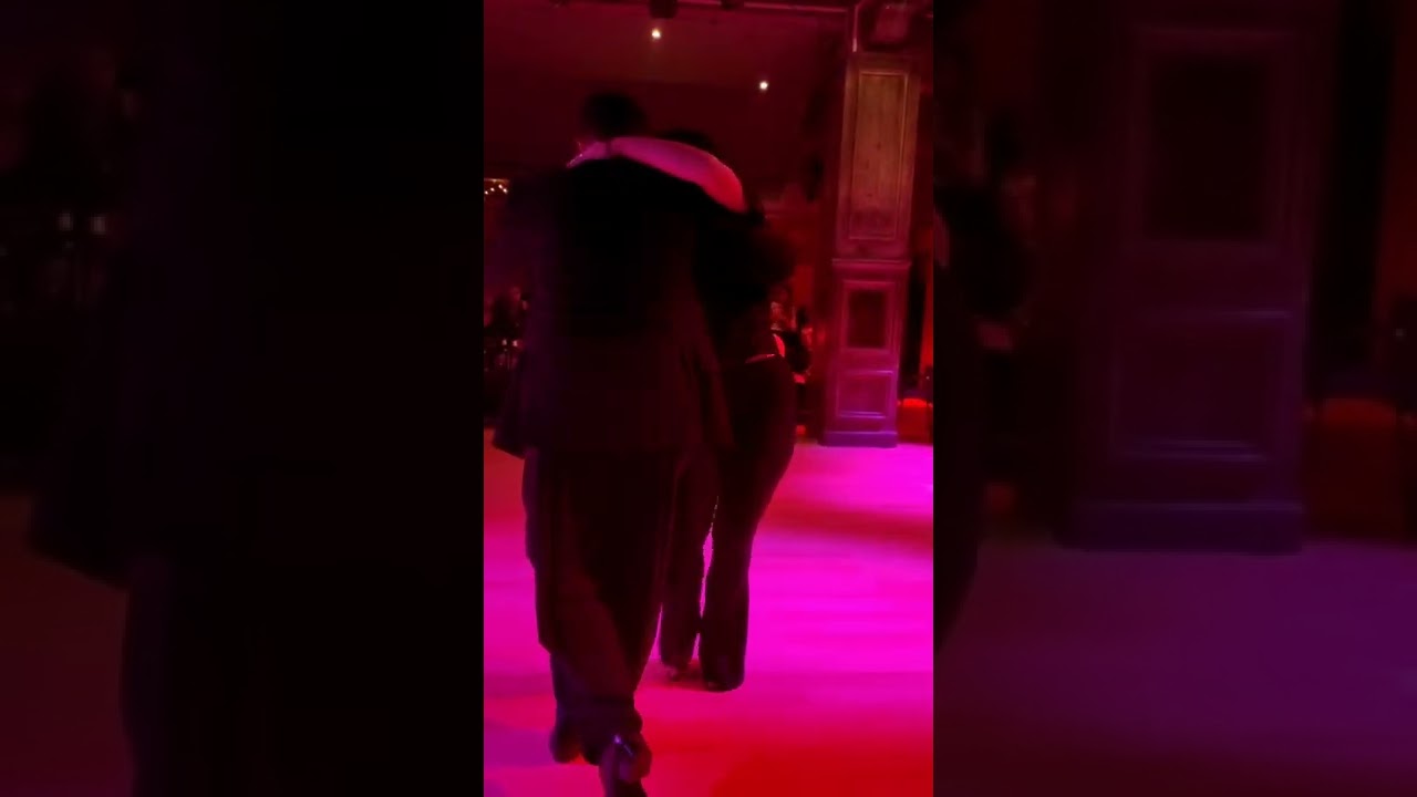 Anita Escobar y Adrian Luppi. Lorenzo (D'Arienzo) Milonga La comedia tango. 9jul22