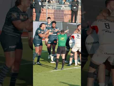 TOP 14 - J11: Quand deux colosses retrouvent leur âme d’enfants et se chamaillent le ballon 😂