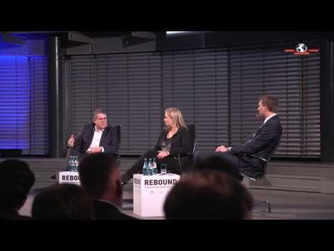 Ex-SPD-Chef Sigmar Gabriel diskutiert mit Ex-Basketballstar Dirk Nowitzki