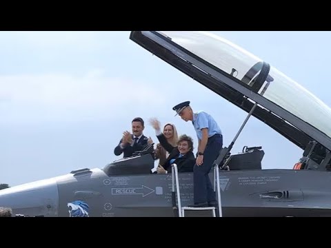 Milei encabeza el acto de presentación de los F-16 en Las Higueras