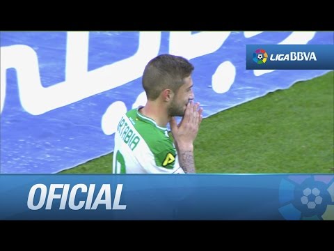 Disparo cruzado de Fede Cartabia al lateral de la red