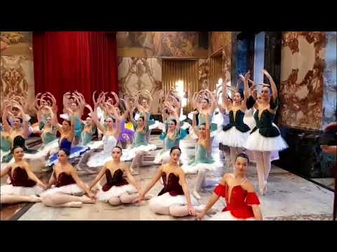 Salerno. Nel Salone dei Marmi gli auguri di buon Natale di 100 ballerine