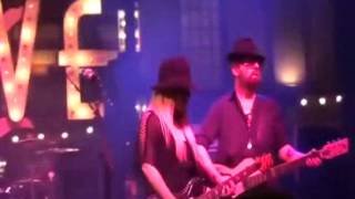 Orianthi - (2013) How Does It Feel (Live) (Sous Titres Fr)