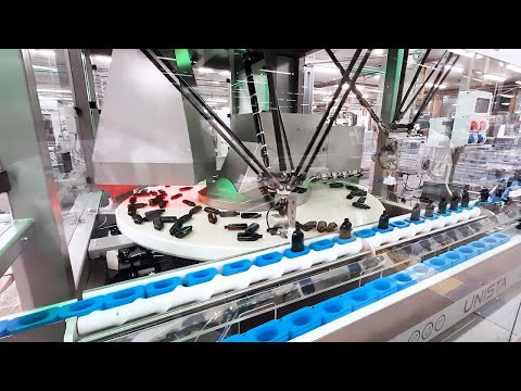 Robotic unscrambler for plastic bottles