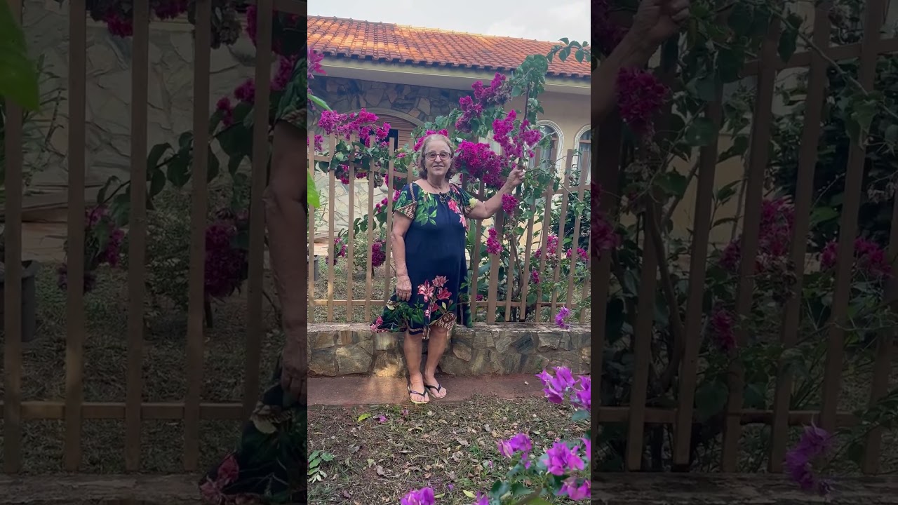 Uma flor no meio das flores…Cidinha #familiacrista #cristonossavida #familiadedeus