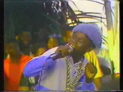 COURTNEY MELODY & a young GHOST 1988 live - DANGEROUS