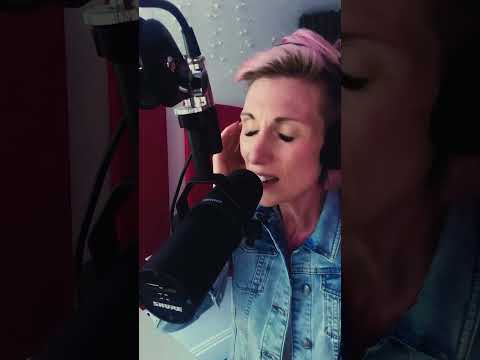 DT8 Project & Susie Ledge showcase their stunning chemistry in 'Reflections'