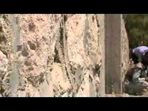 مقطع يظهر فيه الشهيد الملازم أول أحمد الفج أثناء اقتحام تحصينات قوات النظام في مدرسة الشرطة في ريف حلب الغربي