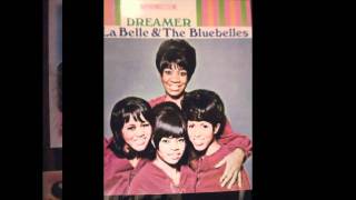 Patti LaBelle & The Bluebelles-Live- Down The Aisle.flv