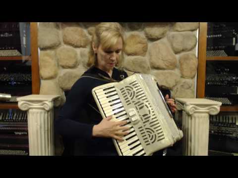 2589 - Cream Bell Bellette LM 41 120 $695