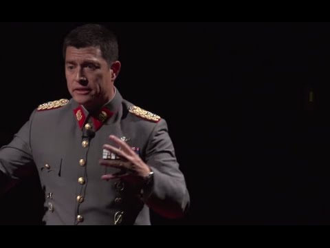 ¿Caos? Lo Único Organizable son Nuestras Acciones | Fernando Silva | TEDxUDP