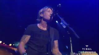 Keith Urban - Somewhere In My Car - Live