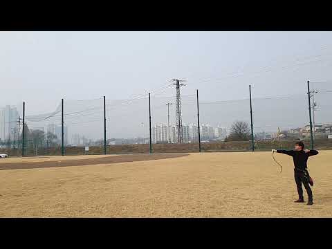 Grózer's Mongolian biocomposite laminated bow / Slow motion