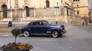 preview picture of video 'XIV Encuentro de vehículos antiguos. 22 marzo, Catedral de Jaén'