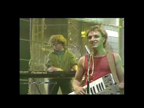 Videoclip de I.O.U. (7" Version) — Freeez