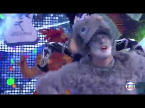 Encontro com Fátima B. 04/03/19 - Bailarinos se transformam na comissão de frente da Beija-flor