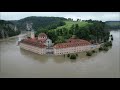 Jahrhunderthochwasser an der Donau befürchtet: Feuerwehr errichtet mobile Deiche