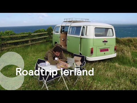 On the road met Volkswagenbusje in Ierland | Dance Around the World
