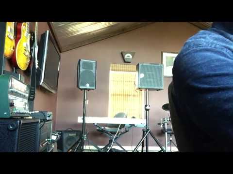 Atomic CLR versus Yamaha DXR10 - Kemper Profiler Test