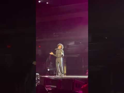Maxwell performing Pretty Wings live on The Night Tour in Indiana (4/7/22)