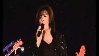 Donna Reid singing in December 2010 for the Charity Donnas Dream House