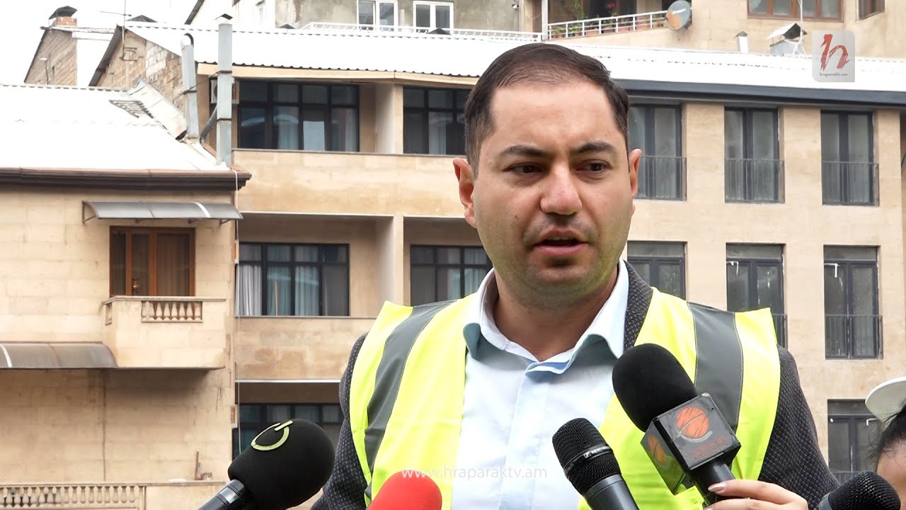 Ծանր տեխնիկայի միջոցով, ջարդելով դարպասները, ներխուժեցին այս տարածք