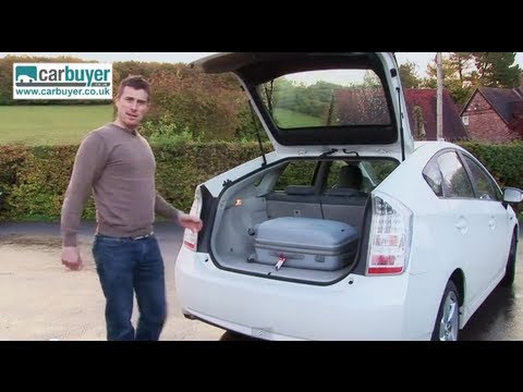 Toyota Prius hatchback review - CarBuyer