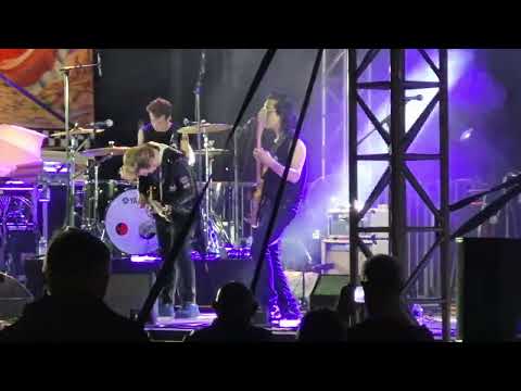 Viktor Huganet Skinny Jim (Eddie Cochran)