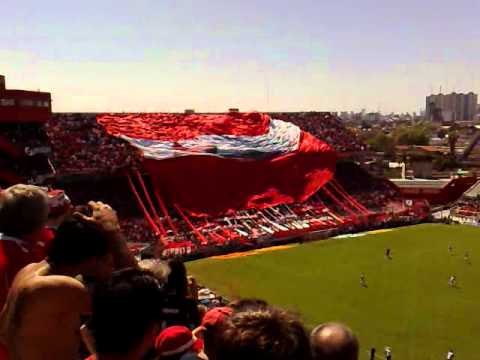 "Despliegue de bandera de Independiente.mp4" Barra: La Barra del Rojo • Club: Independiente