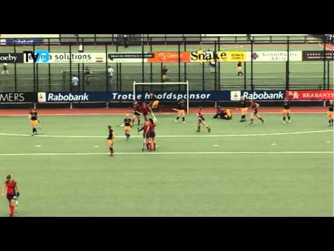 230412 hockeydames spelen gelijk tegen koploper Laren