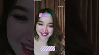 Download lagu Mango Live Indonesian Girl Nay part 1 (Bar Bar)-part14 mp3