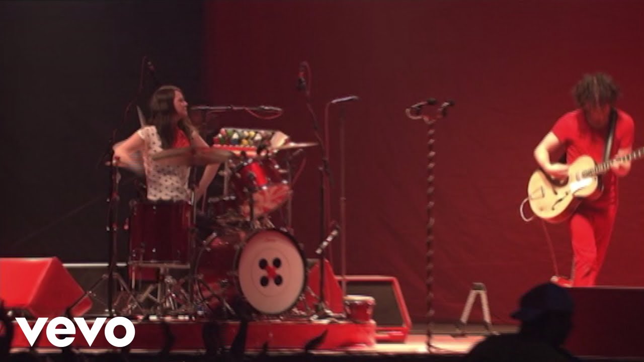 The White Stripes - Seven Nation Army (Live at Bonnaroo 2007) - YouTube