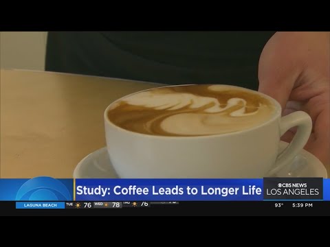 Estudo sugere que beber café pode levar a uma vida mais longa