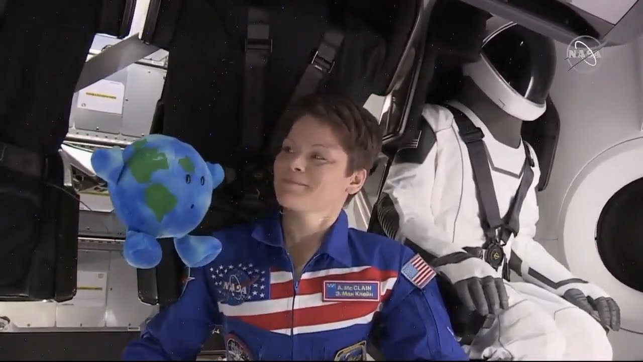 Crew dragon welcoming ceremony