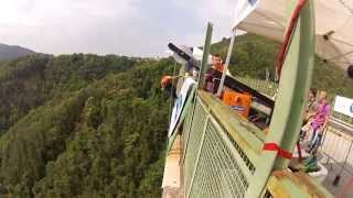 preview picture of video 'Bungee Jumping ponte Colossus (152m) - Biella'