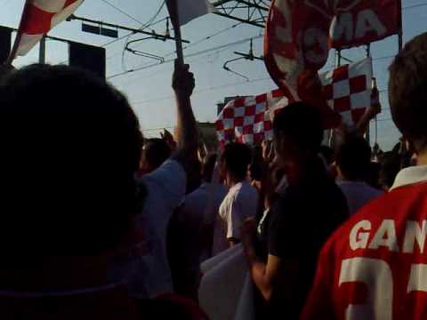 Rimini Ancona Tifosi anconetani si fanno già sentire in stazione!!