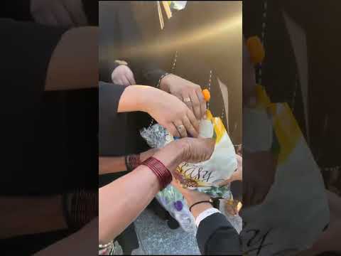 Chocolate Distribution In Madina Beautiful Video✨👀🕋💚 #shorts #youtubeshorts #madina #trending #viral