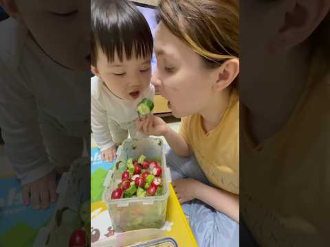 Karis qaynonam O’zbekcha salat yeb ko’rdilar 😍 instagram: _nara_r_