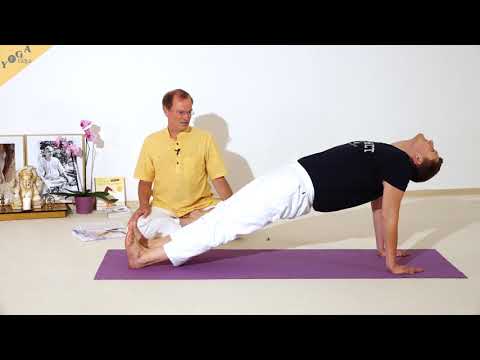 Schiefe Ebene auf den Fersen - Yoga Asana Lexikon