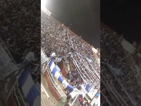 "De gira todos descontrolados para verte a vos! - Indios Kilmes - Entretiempo Copa Argentina" Barra: Indios Kilmes &bull; Club: Quilmes &bull; País: Argentina